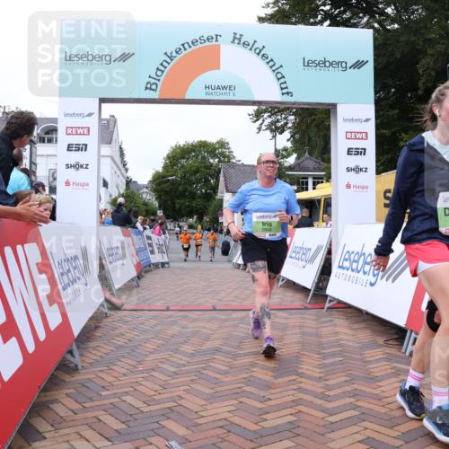 30.08.2026 - Blankeneser Heldenlauf Lena Gebhardt http://msf.ph/oto/10077330 30.08.2026 10:40:39 Ziel 5559, 5565 meine-sportfotos.de