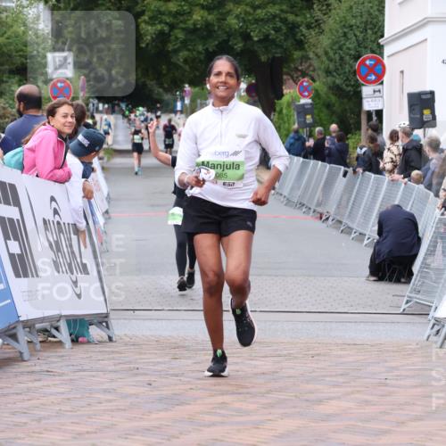 30.08.2026 - Blankeneser Heldenlauf Lena Gebhardt http://msf.ph/oto/10077343 30.08.2026 10:40:55 Ziel 5085, 5576, 5577, 5578, 5834 meine-sportfotos.de