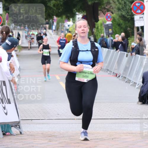 30.08.2026 - Blankeneser Heldenlauf Lena Gebhardt http://msf.ph/oto/10077357 30.08.2026 10:41:09 Ziel 5410, 5494 meine-sportfotos.de