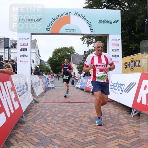 30.08.2026 - Blankeneser Heldenlauf Lena Gebhardt http://msf.ph/oto/10077372 30.08.2026 10:41:27 Ziel 5515, 5563, 5651 meine-sportfotos.de