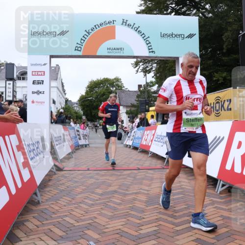30.08.2026 - Blankeneser Heldenlauf Lena Gebhardt http://msf.ph/oto/10077373 30.08.2026 10:41:27 Ziel 5515, 5563, 5651 meine-sportfotos.de