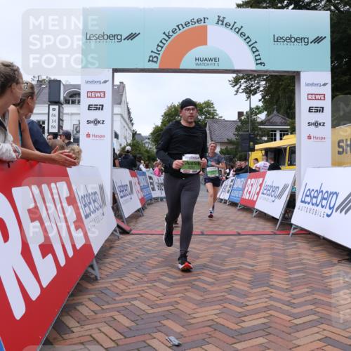 30.08.2026 - Blankeneser Heldenlauf Lena Gebhardt http://msf.ph/oto/10077380 30.08.2026 10:41:43 Ziel 5252, 5311, 5675, 5676 meine-sportfotos.de