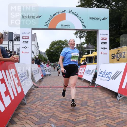 30.08.2026 - Blankeneser Heldenlauf Lena Gebhardt http://msf.ph/oto/10077389 30.08.2026 10:41:48 Ziel 5252, 5311, 5390, 5675, 5676 meine-sportfotos.de