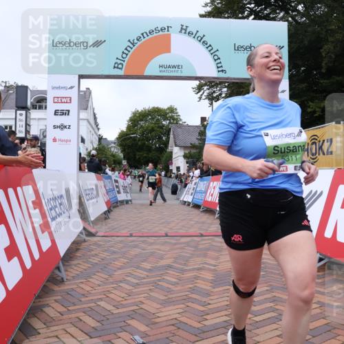 30.08.2026 - Blankeneser Heldenlauf Lena Gebhardt http://msf.ph/oto/10077391 30.08.2026 10:41:49 Ziel 5252, 5311, 5390, 5675, 5676 meine-sportfotos.de