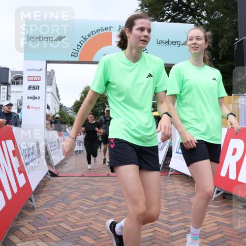 30.08.2026 - Blankeneser Heldenlauf Lena Gebhardt http://msf.ph/oto/10077415 30.08.2026 10:42:14 Ziel 5081, 5382, 5400, 5541, 5542, 5605 meine-sportfotos.de