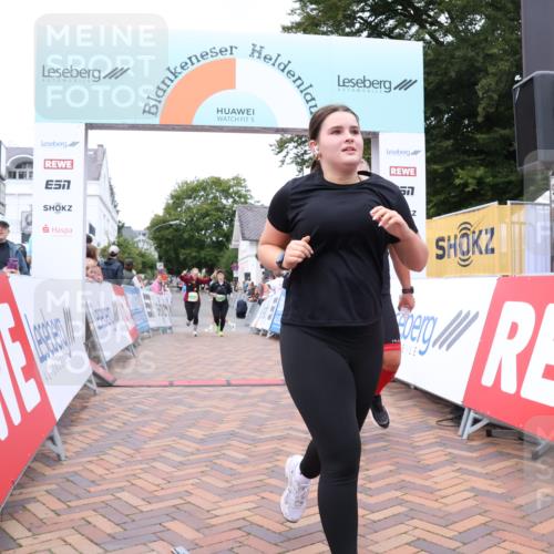 30.08.2026 - Blankeneser Heldenlauf Lena Gebhardt http://msf.ph/oto/10077418 30.08.2026 10:42:17 Ziel 5063, 5081, 5382, 5429, 5541, 5542 meine-sportfotos.de