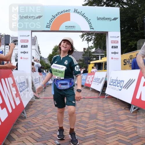 30.08.2026 - Blankeneser Heldenlauf Lena Gebhardt http://msf.ph/oto/10077468 30.08.2026 10:43:13 Ziel 5227, 5355, 5442 meine-sportfotos.de