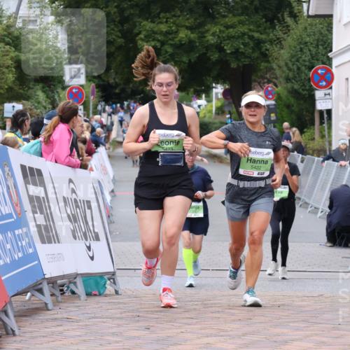 30.08.2026 - Blankeneser Heldenlauf Lena Gebhardt http://msf.ph/oto/10077486 30.08.2026 10:43:35 Ziel 5375, 5422, 5423 meine-sportfotos.de