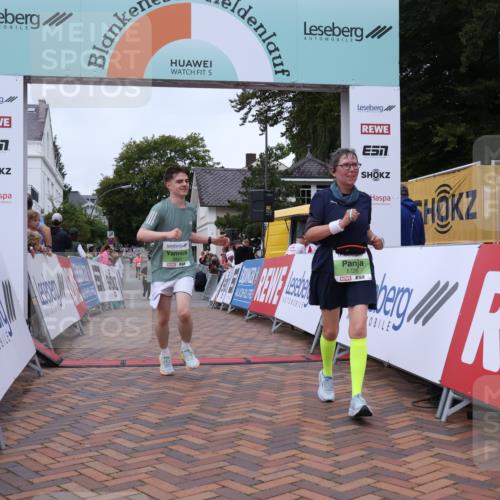 30.08.2026 - Blankeneser Heldenlauf Lena Gebhardt http://msf.ph/oto/10077495 30.08.2026 10:43:43 Ziel 5422, 5423, 5714, 5726, 5824 meine-sportfotos.de