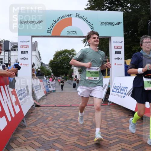 30.08.2026 - Blankeneser Heldenlauf Lena Gebhardt http://msf.ph/oto/10077497 30.08.2026 10:43:44 Ziel 5422, 5423, 5714, 5726, 5824 meine-sportfotos.de