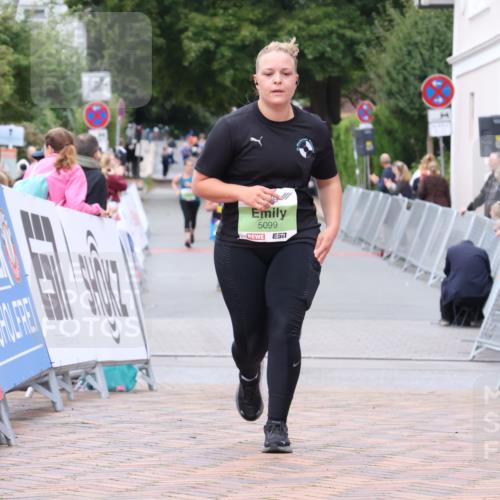 30.08.2026 - Blankeneser Heldenlauf Lena Gebhardt http://msf.ph/oto/10077500 30.08.2026 10:43:50 Ziel 5099, 5726, 5824 meine-sportfotos.de