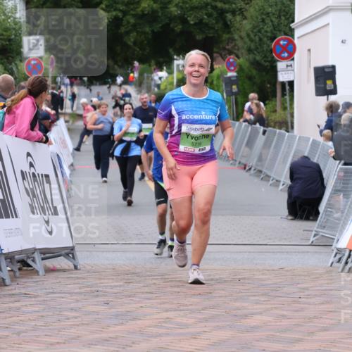 30.08.2026 - Blankeneser Heldenlauf Lena Gebhardt http://msf.ph/oto/10077530 30.08.2026 10:44:44 Ziel 5716, 5722 meine-sportfotos.de