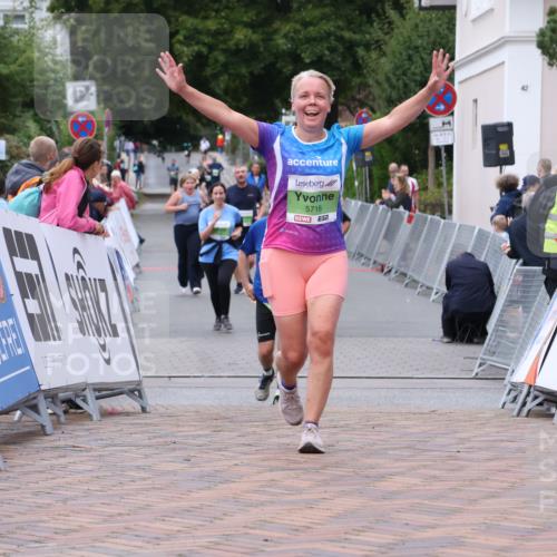30.08.2026 - Blankeneser Heldenlauf Lena Gebhardt http://msf.ph/oto/10077531 30.08.2026 10:44:45 Ziel 5716, 5722 meine-sportfotos.de
