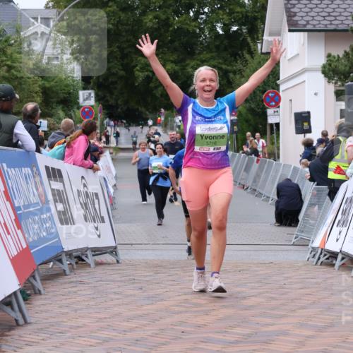 30.08.2026 - Blankeneser Heldenlauf Lena Gebhardt http://msf.ph/oto/10077532 30.08.2026 10:44:45 Ziel 5716, 5722 meine-sportfotos.de