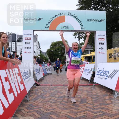 30.08.2026 - Blankeneser Heldenlauf Lena Gebhardt http://msf.ph/oto/10077535 30.08.2026 10:44:48 Ziel 5642, 5716, 5722 meine-sportfotos.de