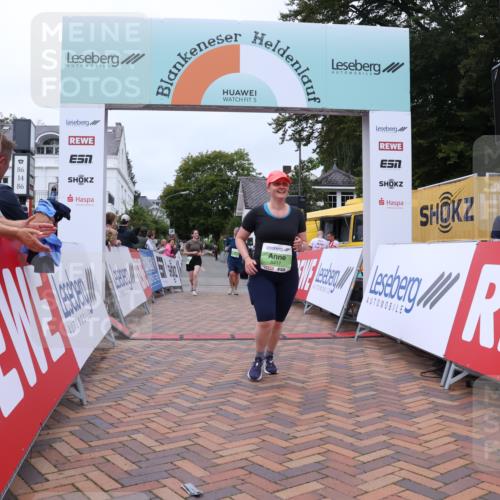 30.08.2026 - Blankeneser Heldenlauf Lena Gebhardt http://msf.ph/oto/10077560 30.08.2026 10:45:24 Ziel 5037, 5038, 5417 meine-sportfotos.de