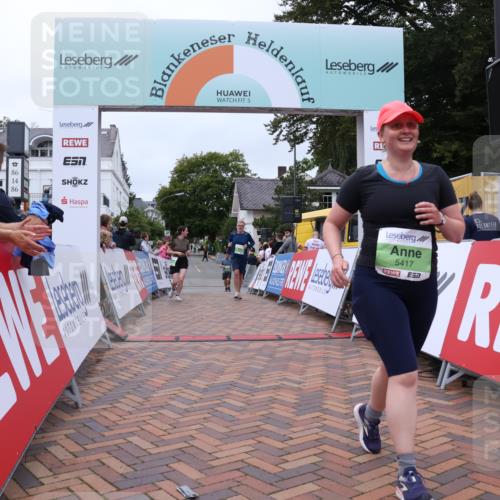 30.08.2026 - Blankeneser Heldenlauf Lena Gebhardt http://msf.ph/oto/10077562 30.08.2026 10:45:25 Ziel 5037, 5038, 5417 meine-sportfotos.de