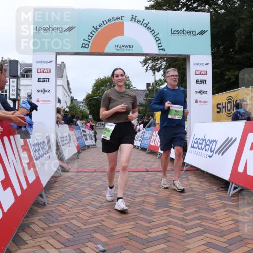 30.08.2026 - Blankeneser Heldenlauf Lena Gebhardt http://msf.ph/oto/10077566 30.08.2026 10:45:29 Ziel 5037, 5038, 5417, 5754 meine-sportfotos.de