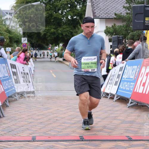 30.08.2026 - Blankeneser Heldenlauf Lena Gebhardt http://msf.ph/oto/10077570 30.08.2026 10:45:32 Ziel 5037, 5038, 5754 meine-sportfotos.de