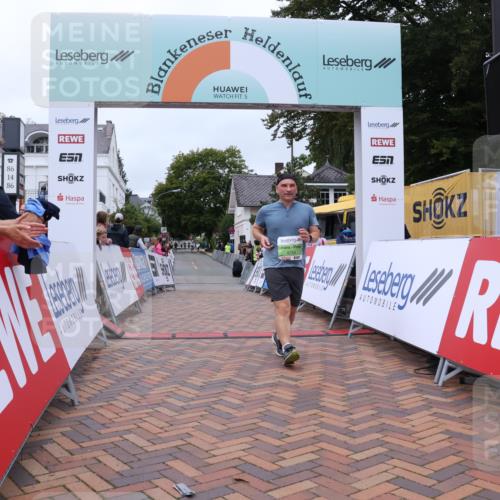 30.08.2026 - Blankeneser Heldenlauf Lena Gebhardt http://msf.ph/oto/10077571 30.08.2026 10:45:34 Ziel 5037, 5038, 5754 meine-sportfotos.de