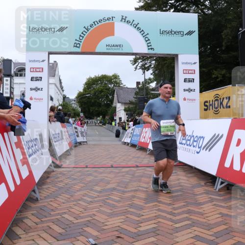 30.08.2026 - Blankeneser Heldenlauf Lena Gebhardt http://msf.ph/oto/10077572 30.08.2026 10:45:34 Ziel 5037, 5038, 5754 meine-sportfotos.de