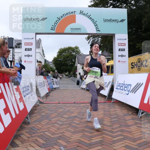 30.08.2026 - Blankeneser Heldenlauf Lena Gebhardt http://msf.ph/oto/10077620 30.08.2026 10:47:06 Ziel 5012, 5054, 5305, 5418, 5508, 5869 meine-sportfotos.de