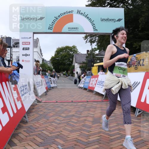 30.08.2026 - Blankeneser Heldenlauf Lena Gebhardt http://msf.ph/oto/10077621 30.08.2026 10:47:07 Ziel 5012, 5054, 5305, 5418, 5508 meine-sportfotos.de