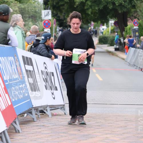 30.08.2026 - Blankeneser Heldenlauf Lena Gebhardt http://msf.ph/oto/10077643 30.08.2026 10:47:42 Ziel 5094, 5223, 5287 meine-sportfotos.de