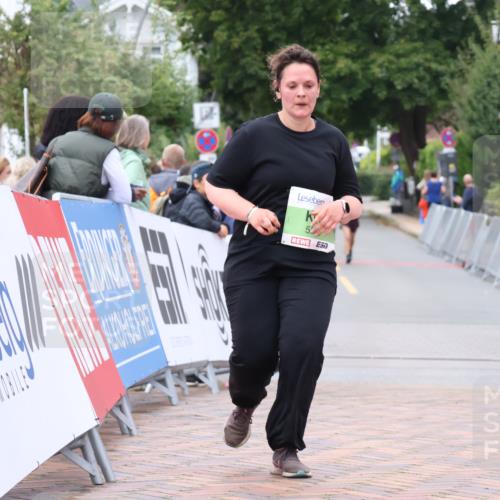 30.08.2026 - Blankeneser Heldenlauf Lena Gebhardt http://msf.ph/oto/10077644 30.08.2026 10:47:44 Ziel 5094, 5223, 5287 meine-sportfotos.de