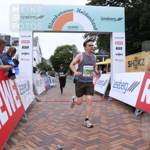30.08.2026 - Blankeneser Heldenlauf Lena Gebhardt http://msf.ph/oto/10077654 30.08.2026 10:47:59 Ziel 5026, 5335, 5367 meine-sportfotos.de