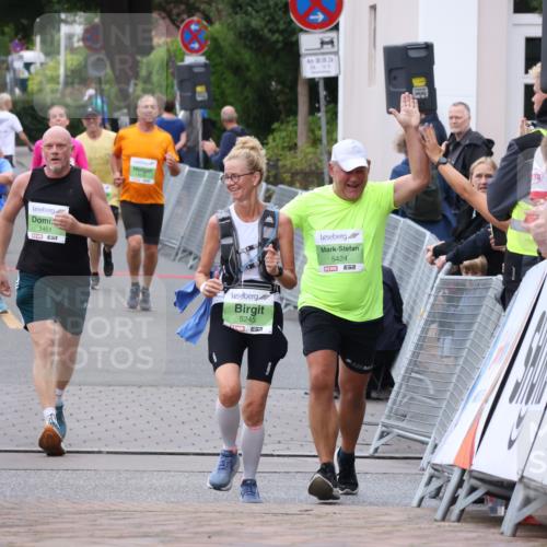 30.08.2026 - Blankeneser Heldenlauf Lena Gebhardt http://msf.ph/oto/10077660 30.08.2026 10:48:04 Ziel 5026, 5335, 5367 meine-sportfotos.de