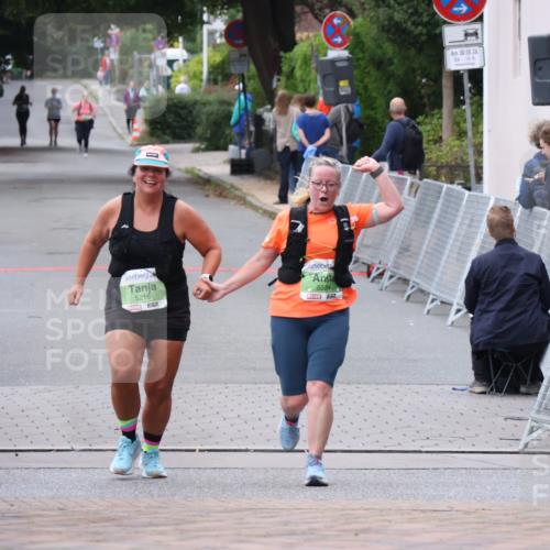 30.08.2026 - Blankeneser Heldenlauf Lena Gebhardt http://msf.ph/oto/10077702 30.08.2026 10:49:09 Ziel  meine-sportfotos.de