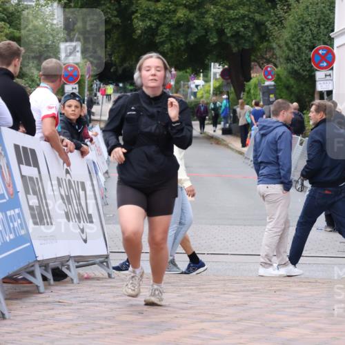 30.08.2026 - Blankeneser Heldenlauf Lena Gebhardt http://msf.ph/oto/10077729 30.08.2026 10:50:09 Ziel 5412 meine-sportfotos.de