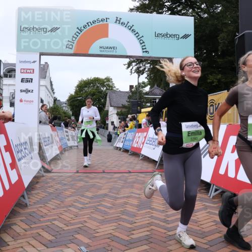 30.08.2026 - Blankeneser Heldenlauf Lena Gebhardt http://msf.ph/oto/10077753 30.08.2026 10:50:50 Ziel 5056, 5102, 5290 meine-sportfotos.de