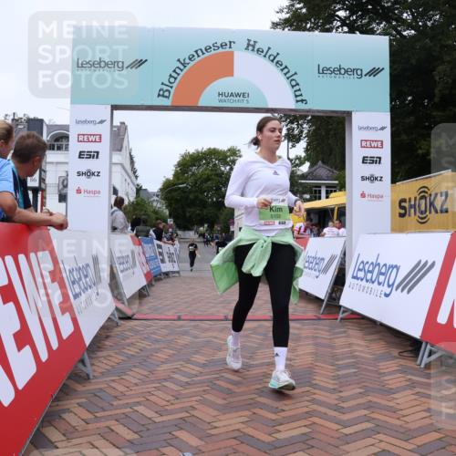 30.08.2026 - Blankeneser Heldenlauf Lena Gebhardt http://msf.ph/oto/10077755 30.08.2026 10:50:52 Ziel 5056, 5102, 5290 meine-sportfotos.de