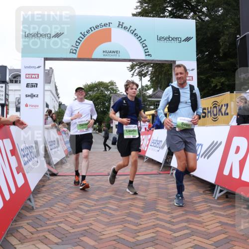 30.08.2026 - Blankeneser Heldenlauf Lena Gebhardt http://msf.ph/oto/10077804 30.08.2026 10:53:29 Ziel 5097, 5098, 5242 meine-sportfotos.de