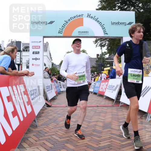 30.08.2026 - Blankeneser Heldenlauf Lena Gebhardt http://msf.ph/oto/10077806 30.08.2026 10:53:30 Ziel 5097, 5098, 5242 meine-sportfotos.de