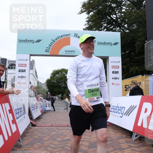 30.08.2026 - Blankeneser Heldenlauf Lena Gebhardt http://msf.ph/oto/10077807 30.08.2026 10:53:31 Ziel 5097, 5098, 5242 meine-sportfotos.de