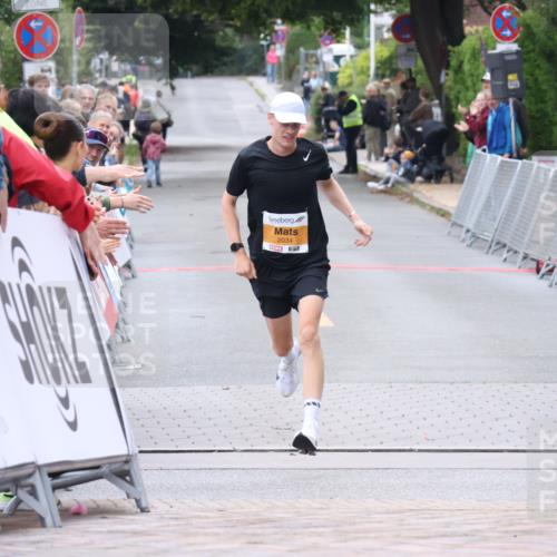 30.08.2026 - Blankeneser Heldenlauf Lena Gebhardt http://msf.ph/oto/10077859 30.08.2026 11:09:11 Ziel  meine-sportfotos.de
