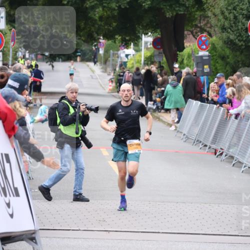 30.08.2026 - Blankeneser Heldenlauf Lena Gebhardt http://msf.ph/oto/10077888 30.08.2026 11:15:49 Ziel  meine-sportfotos.de
