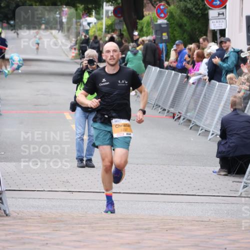 30.08.2026 - Blankeneser Heldenlauf Lena Gebhardt http://msf.ph/oto/10077889 30.08.2026 11:15:51 Ziel 2237 meine-sportfotos.de