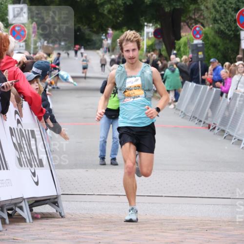 30.08.2026 - Blankeneser Heldenlauf Lena Gebhardt http://msf.ph/oto/10077897 30.08.2026 11:16:22 Ziel 2644 meine-sportfotos.de