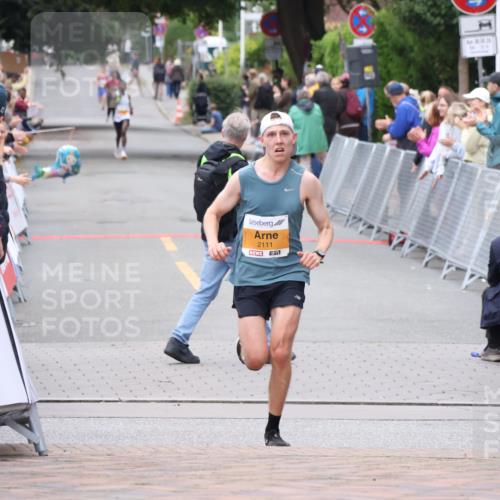 30.08.2026 - Blankeneser Heldenlauf Lena Gebhardt http://msf.ph/oto/10077902 30.08.2026 11:16:45 Ziel 2111 meine-sportfotos.de