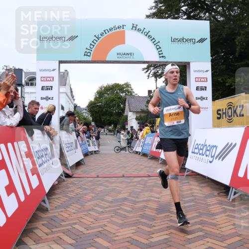 30.08.2026 - Blankeneser Heldenlauf Lena Gebhardt http://msf.ph/oto/10077906 30.08.2026 11:16:49 Ziel 2111 meine-sportfotos.de