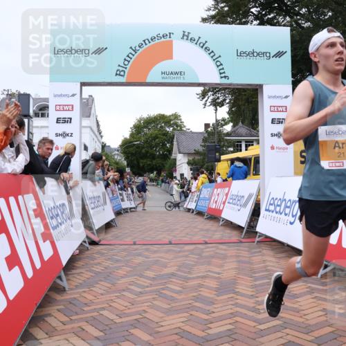 30.08.2026 - Blankeneser Heldenlauf Lena Gebhardt http://msf.ph/oto/10077907 30.08.2026 11:16:49 Ziel 2111 meine-sportfotos.de