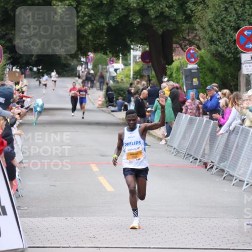 30.08.2026 - Blankeneser Heldenlauf Lena Gebhardt http://msf.ph/oto/10077908 30.08.2026 11:16:57 Ziel 2111 meine-sportfotos.de