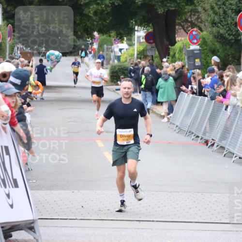 30.08.2026 - Blankeneser Heldenlauf Lena Gebhardt http://msf.ph/oto/10077974 30.08.2026 11:19:21 Ziel  meine-sportfotos.de