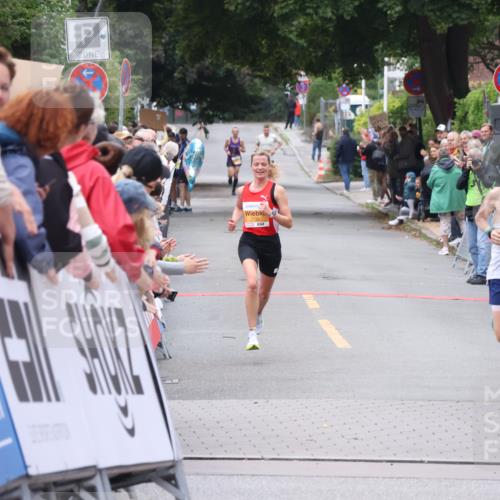 30.08.2026 - Blankeneser Heldenlauf Lena Gebhardt http://msf.ph/oto/10078016 30.08.2026 11:24:44 Ziel  meine-sportfotos.de