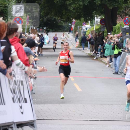 30.08.2026 - Blankeneser Heldenlauf Lena Gebhardt http://msf.ph/oto/10078017 30.08.2026 11:24:45 Ziel  meine-sportfotos.de