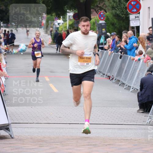 30.08.2026 - Blankeneser Heldenlauf Lena Gebhardt http://msf.ph/oto/10078028 30.08.2026 11:25:03 Ziel 2394 meine-sportfotos.de